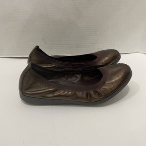Cole Haan  WMN Sz 9.5 Metallic Brown  Soft Ballet Flats